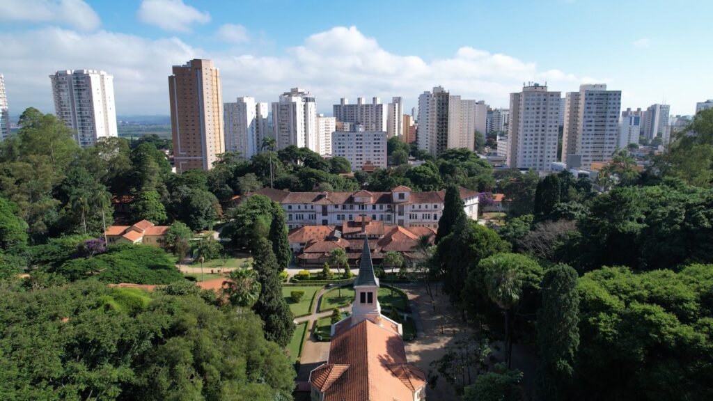 Vista aérea do Parque Vicentina Aranha em São José dos Campos