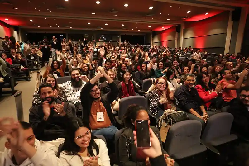 Foto da plateia do TEDx São José dos Campos realizado no Teatro Univap em julho de 2024.