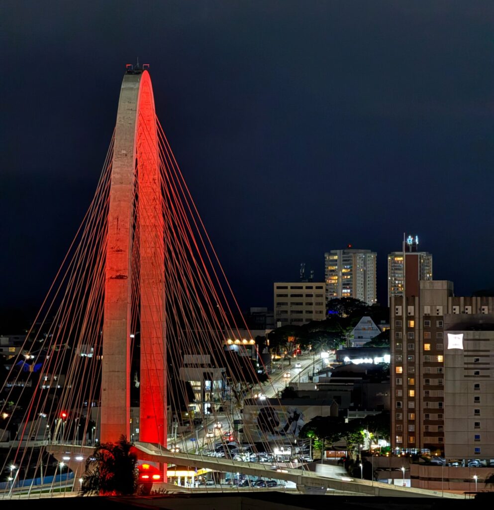 Foto da ponte estaiada em São José dos Campos